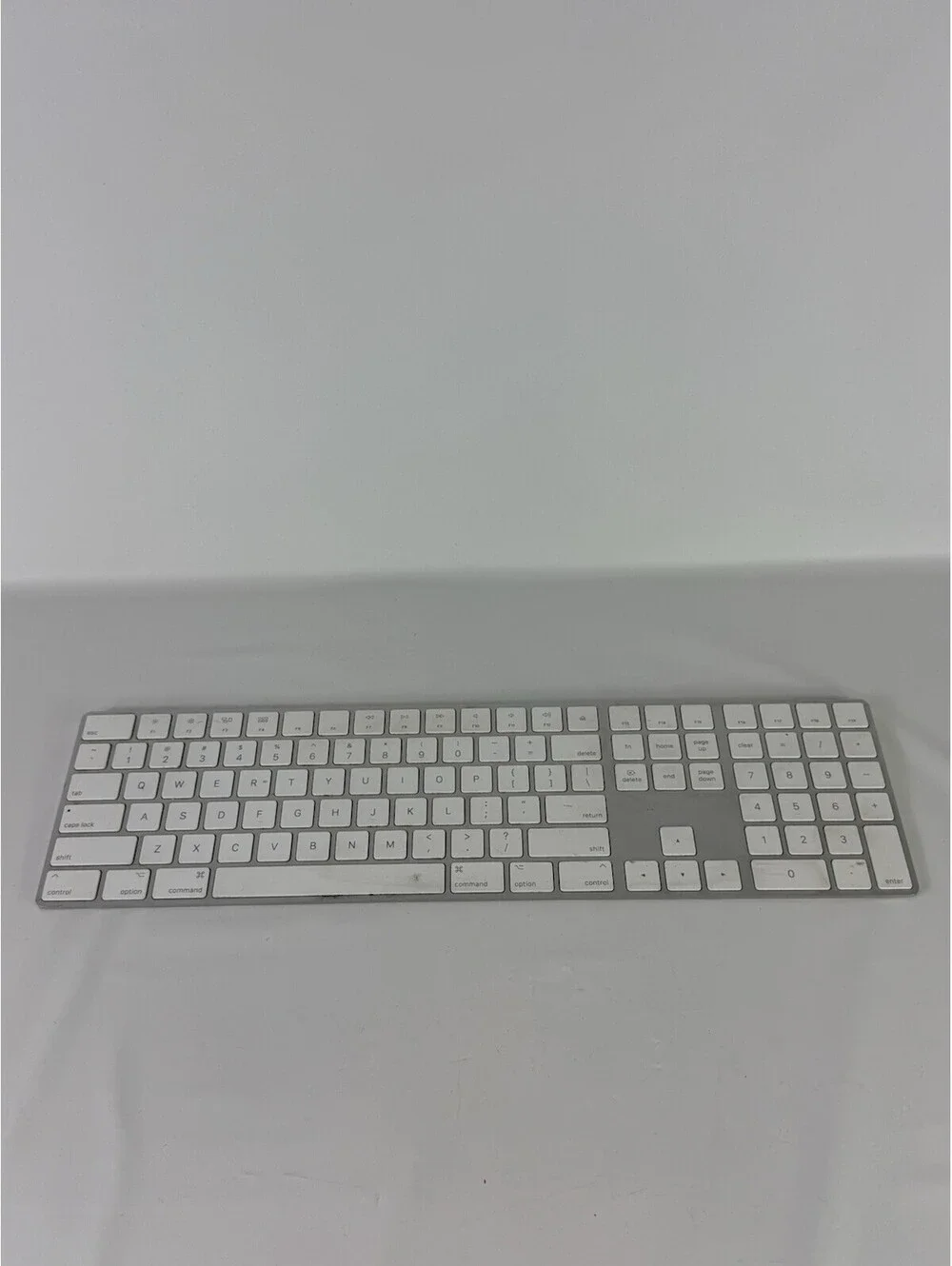 Apple A1843 Wireless Keyboard w/ Numeric Keypad MQ052LL/A Bluetooth Grade B